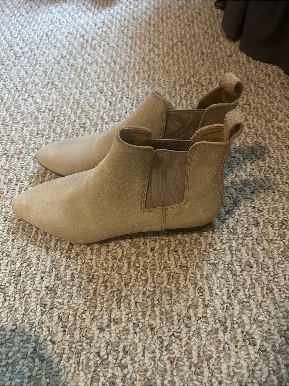 Women's Banana Republic Pointed Toe Chelsea Ankle Boots in Tan